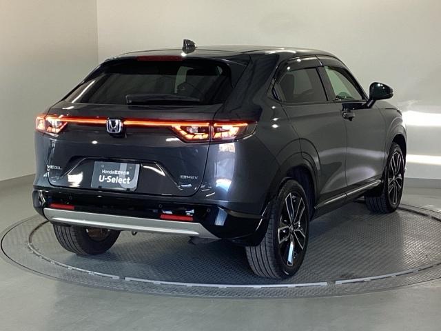 ヴェゼル ｅ：ＨＥＶＺ　純正メモリーナビ　ドラレコ　リアカメラ　衝突回避支援ブレーキ機能　スマキ　Ｐトランク　フルオートエアコン　Ｄレコ　エアバッグ　両席エアバック　Ｒカメ　記録簿付　パワーウィンドウ　ＬＥＤランプ　ソナー（8枚目）