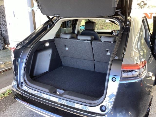 ヴェゼル ｅ：ＨＥＶＺ　純正メモリーナビ　ドラレコ　リアカメラ　衝突回避支援ブレーキ機能　スマキ　Ｐトランク　フルオートエアコン　Ｄレコ　エアバッグ　両席エアバック　Ｒカメ　記録簿付　パワーウィンドウ　ＬＥＤランプ　ソナー（18枚目）