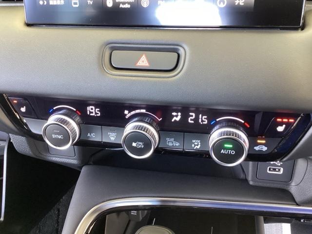 ヴェゼル ｅ：ＨＥＶＺ　純正メモリーナビ　ドラレコ　リアカメラ　衝突回避支援ブレーキ機能　スマキ　Ｐトランク　フルオートエアコン　Ｄレコ　エアバッグ　両席エアバック　Ｒカメ　記録簿付　パワーウィンドウ　ＬＥＤランプ　ソナー（36枚目）