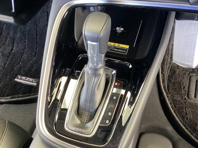 ヴェゼル ｅ：ＨＥＶＺ　純正メモリーナビ　ドラレコ　リアカメラ　衝突回避支援ブレーキ機能　スマキ　Ｐトランク　フルオートエアコン　Ｄレコ　エアバッグ　両席エアバック　Ｒカメ　記録簿付　パワーウィンドウ　ＬＥＤランプ　ソナー（38枚目）
