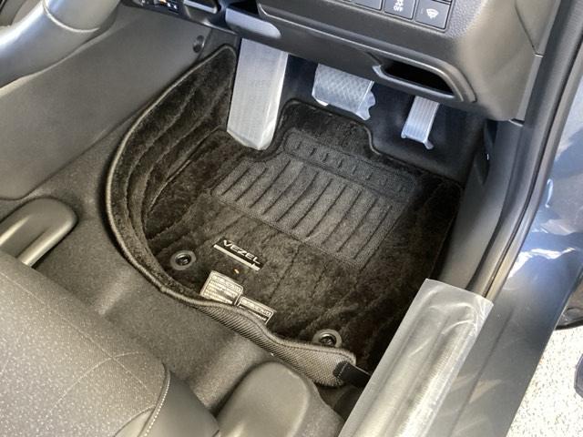 ヴェゼル ｅ：ＨＥＶＺ　純正メモリーナビ　ドラレコ　リアカメラ　衝突回避支援ブレーキ機能　スマキ　Ｐトランク　フルオートエアコン　Ｄレコ　エアバッグ　両席エアバック　Ｒカメ　記録簿付　パワーウィンドウ　ＬＥＤランプ　ソナー（54枚目）