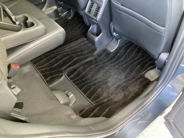 ヴェゼル ｅ：ＨＥＶＺ　純正メモリーナビ　ドラレコ　リアカメラ　衝突回避支援ブレーキ機能　スマキ　Ｐトランク　フルオートエアコン　Ｄレコ　エアバッグ　両席エアバック　Ｒカメ　記録簿付　パワーウィンドウ　ＬＥＤランプ　ソナー（62枚目）