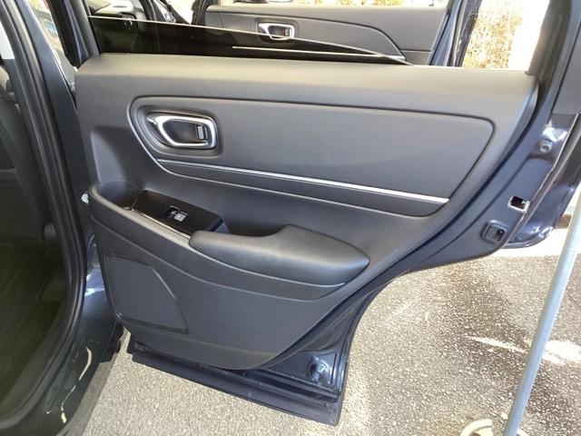 ヴェゼル ｅ：ＨＥＶＺ　純正メモリーナビ　ドラレコ　リアカメラ　衝突回避支援ブレーキ機能　スマキ　Ｐトランク　フルオートエアコン　Ｄレコ　エアバッグ　両席エアバック　Ｒカメ　記録簿付　パワーウィンドウ　ＬＥＤランプ　ソナー（63枚目）