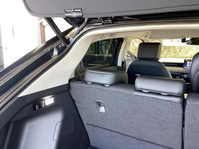 ヴェゼル ｅ：ＨＥＶＺ　純正メモリーナビ　ドラレコ　リアカメラ　衝突回避支援ブレーキ機能　スマキ　Ｐトランク　フルオートエアコン　Ｄレコ　エアバッグ　両席エアバック　Ｒカメ　記録簿付　パワーウィンドウ　ＬＥＤランプ　ソナー（64枚目）