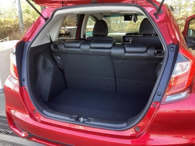 フィットハイブリッド Lホンダセンシング 純正ナビ フルセグ リアカメラ 軽減ブレーキ Rカメ LED サイドSRS 横滑り防止 ドライブレコーダー ナビTV パワーステアリング 盗難防止装置 オートクルーズ ETC車載器 DVD再生 ABS(20枚目)