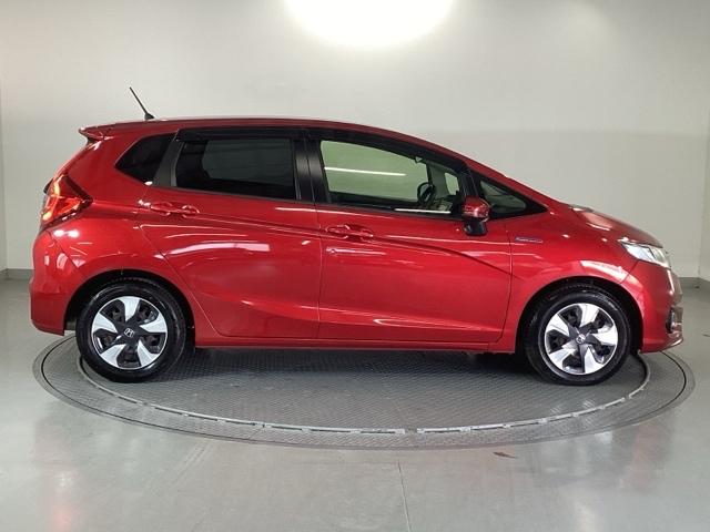 フィットハイブリッド Lホンダセンシング 純正ナビ フルセグ リアカメラ 軽減ブレーキ Rカメ LED サイドSRS 横滑り防止 ドライブレコーダー ナビTV パワーステアリング 盗難防止装置 オートクルーズ ETC車載器 DVD再生 ABS(30枚目)