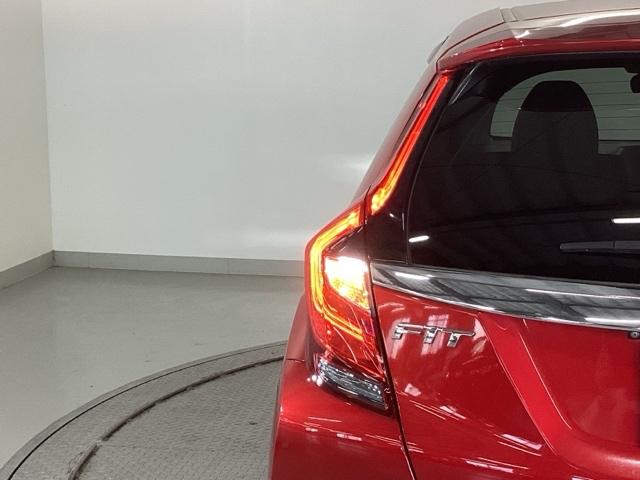 フィットハイブリッド Lホンダセンシング 純正ナビ フルセグ リアカメラ 軽減ブレーキ Rカメ LED サイドSRS 横滑り防止 ドライブレコーダー ナビTV パワーステアリング 盗難防止装置 オートクルーズ ETC車載器 DVD再生 ABS(34枚目)