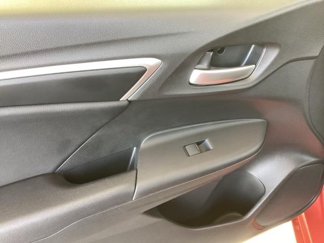 フィットハイブリッド Lホンダセンシング 純正ナビ フルセグ リアカメラ 軽減ブレーキ Rカメ LED サイドSRS 横滑り防止 ドライブレコーダー ナビTV パワーステアリング 盗難防止装置 オートクルーズ ETC車載器 DVD再生 ABS(38枚目)