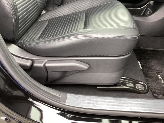 �蓮�̃��o�[���g���āA�V�[�g�̍�����w������̊p�x��ς��邱�Ƃ��ł��܂��B