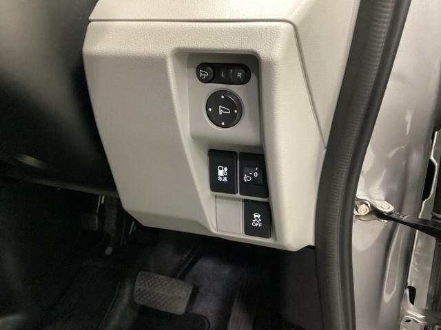 �d���i�[�������R���h�A�~���[�A�}���[�d���̊J���X�C�b�`�͉^�]�ȉE���ɂ���܂�