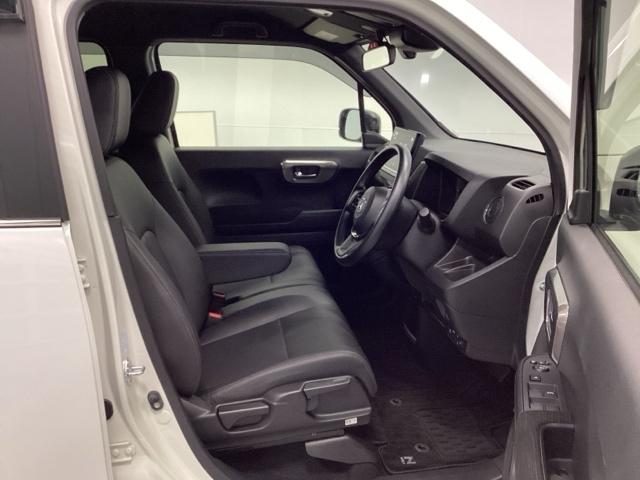 �y�x���`�V�[�g�z�^�]�ȂƏ���Ȃ̈ړ����X���[�Y�I�������ԏ�ł̏��~���A���q�l�̏��~��ɂ��֗��ł��B���Ȃ̊ԂɃR���\�[���{�b�N�X��h�����N�z���_�[���Ȃ����߁A�ԓ���Ԃ��L�������܂��B