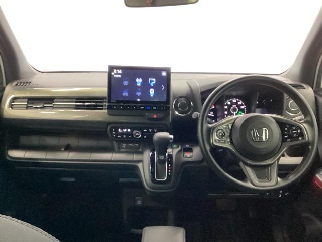 ���F���̂悢�C���p�l����ł��B����X�C�b�`��J�b�v�z���_�[���g���₷���ʒu�ɔz�u����Ă��܂��B