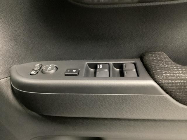 �y�p���[�E�B���h�E�X�C�b�`�z�����^�b�`�ŁA�p���[�E�C���h�E��h�A�~���[�𑀍�ł��܂��B