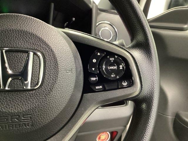 �X�e�A�����O�z�C�[���̉E�����N���[�Y�R���g���[���X�C�b�`�ł��B�A�N�Z���y�_���𓥂܂��Ɉ�葖�s���o����̂ŁA�������H�ł̑��s���O�b�Ɖ��K�ɂȂ�܂��B