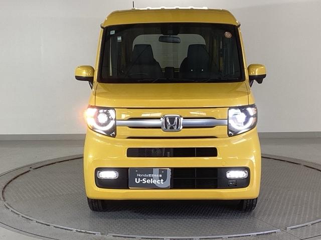 �k�d�c�w�b�h���C�g�𑕔����Ă��܂��B�k�d�c�w�b�h���C�g�͂ƂĂ����邭�A�J�̓����ԑ��s�����S�E���S�ł��B