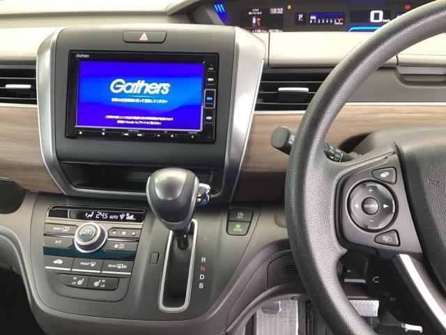 フリード Ｇ・ホンダセンシング　メモリーナビ　ＥＴＣ　リアカメラ　スマートキーＰスタート　ＵＳＢ入力　盗難防止システム　横滑防止装置　ナビＴＶ　記録簿　クルコン　パワーウインド　ウォークスルー　ＤＶＤ再生機能　エアバック　三列シート（6枚目）