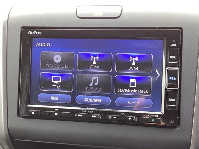 フリード Ｇ・ホンダセンシング　メモリーナビ　ＥＴＣ　リアカメラ　スマートキーＰスタート　ＵＳＢ入力　盗難防止システム　横滑防止装置　ナビＴＶ　記録簿　クルコン　パワーウインド　ウォークスルー　ＤＶＤ再生機能　エアバック　三列シート（12枚目）