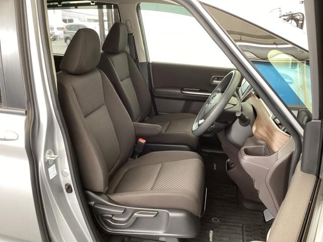 フリード Ｇ・ホンダセンシング　メモリーナビ　ＥＴＣ　リアカメラ　スマートキーＰスタート　ＵＳＢ入力　盗難防止システム　横滑防止装置　ナビＴＶ　記録簿　クルコン　パワーウインド　ウォークスルー　ＤＶＤ再生機能　エアバック　三列シート（16枚目）