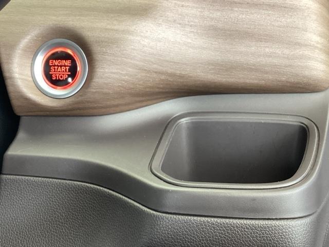 フリード Ｇ・ホンダセンシング　メモリーナビ　ＥＴＣ　リアカメラ　スマートキーＰスタート　ＵＳＢ入力　盗難防止システム　横滑防止装置　ナビＴＶ　記録簿　クルコン　パワーウインド　ウォークスルー　ＤＶＤ再生機能　エアバック　三列シート（44枚目）