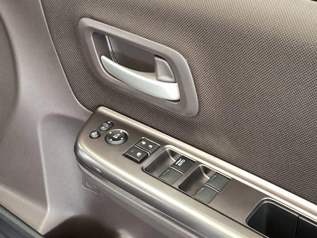 フリード Ｇ・ホンダセンシング　メモリーナビ　ＥＴＣ　リアカメラ　スマートキーＰスタート　ＵＳＢ入力　盗難防止システム　横滑防止装置　ナビＴＶ　記録簿　クルコン　パワーウインド　ウォークスルー　ＤＶＤ再生機能　エアバック　三列シート（49枚目）