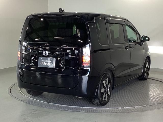 フリード ｅ：ＨＥＶエアーＥＸ　ＥＴＣ／純正ナビ／バックモニター／ホンダセンシング／全周囲カメラ　セキュリティアラーム　横滑り防止　エアコン　ＤＶＤ再生可　クルコン　誤発進抑制機能　アラウンドビューモニター　ナビ＆ＴＶ　三列シート（6枚目）