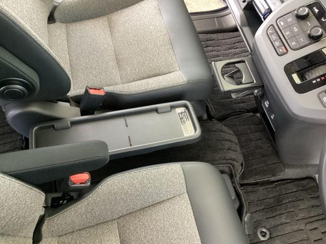 フリード ｅ：ＨＥＶエアーＥＸ　ＥＴＣ／純正ナビ／バックモニター／ホンダセンシング／全周囲カメラ　セキュリティアラーム　横滑り防止　エアコン　ＤＶＤ再生可　クルコン　誤発進抑制機能　アラウンドビューモニター　ナビ＆ＴＶ　三列シート（41枚目）