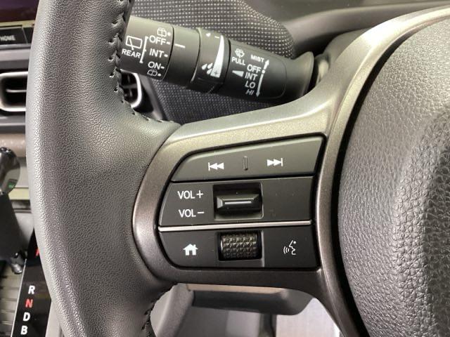 フリード ｅ：ＨＥＶエアーＥＸ　ＥＴＣ／純正ナビ／バックモニター／ホンダセンシング／全周囲カメラ　セキュリティアラーム　横滑り防止　エアコン　ＤＶＤ再生可　クルコン　誤発進抑制機能　アラウンドビューモニター　ナビ＆ＴＶ　三列シート（42枚目）