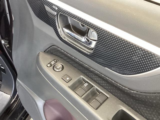 �y�p���[�E�B���h�E�X�C�b�`�z�����^�b�`�ŁA�p���[�E�C���h�E��h�A�~���[�𑀍�ł��܂��B