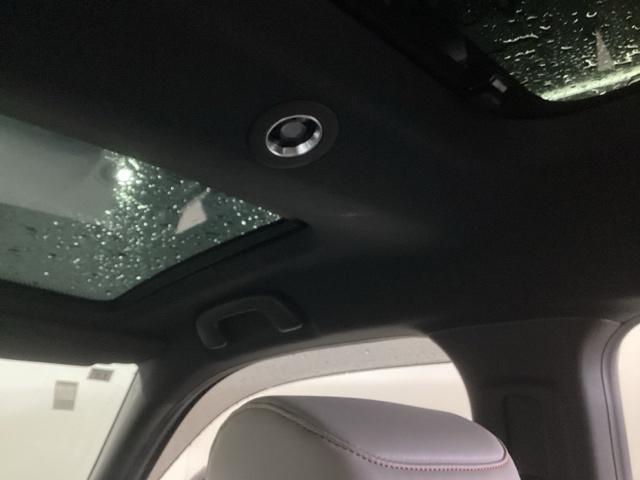 ヴェゼル ｅ：ＨＥＶＰＬａＹ　純正ナビ　フルセグ　パノラマルーフ　パノラミックルーフ　前後センサー　カーテンエアバック　イモビ　シ－トヒ－タ－　衝突軽減装置　ＬＥＤヘッドランプ　キーレスエントリー　フルオートエアコン　Ｒカメラ（50枚目）