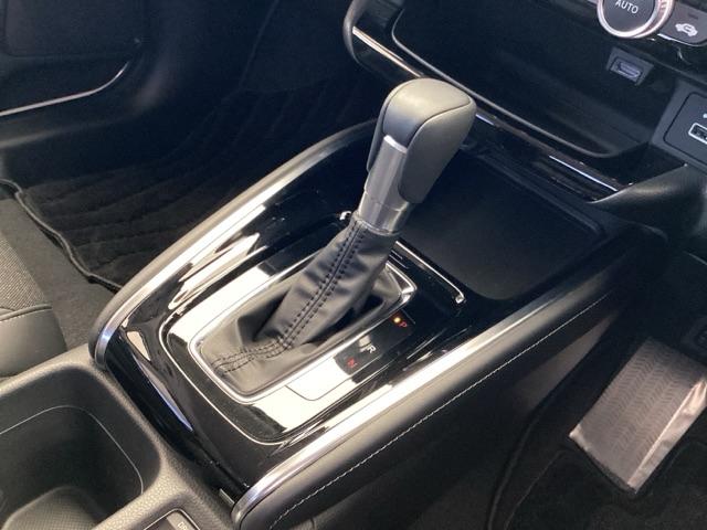 ヴェゼル e:HEVZ ディスプレイオーディオ Rカメラ ブルートゥース スマートキー&プッシュスタート サイドSRS イモビ Bカメ キーレスエントリー Cソナー USBポート PS LEDライト シートヒータ 点検記録簿(20枚目)