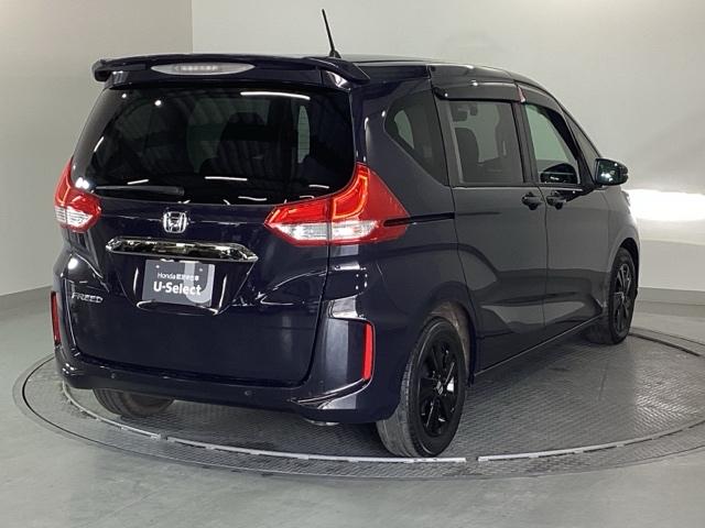 フリード Ｇブラックスタイル　純正メモリーナビ　ドラレコ　リアカメラ　両側電動スライドドア　シートヒーター　横滑り防止　ＵＳＢ　記録簿　イモビ　キーフリー　両電動スライドドア　地デジ　オートエアコン　三列シート　Ｒカメラ　ＥＴＣ（8枚目）