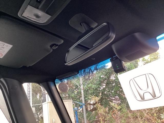 Ｎ－ＢＯＸカスタム Ｇ・Ｌホンダセンシング　純正メモリーナビ　ドラレコ　リアカメラ　ヘッドライトＬＥＤ　ＡＵＸ　キーレススタート　整備記録簿有　ベンチシート　オートＬＥＤ　オ－トエアコン　ドライブレコ－ダ－　パワステ　クルコン　ＤＶＤプレーヤー（10枚目）