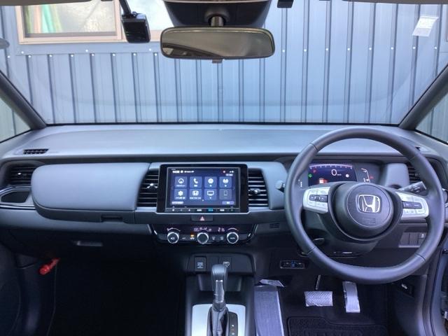 フロントガラスが大きく、ワイドな視界で運転もしやすくなるように、設計されています。