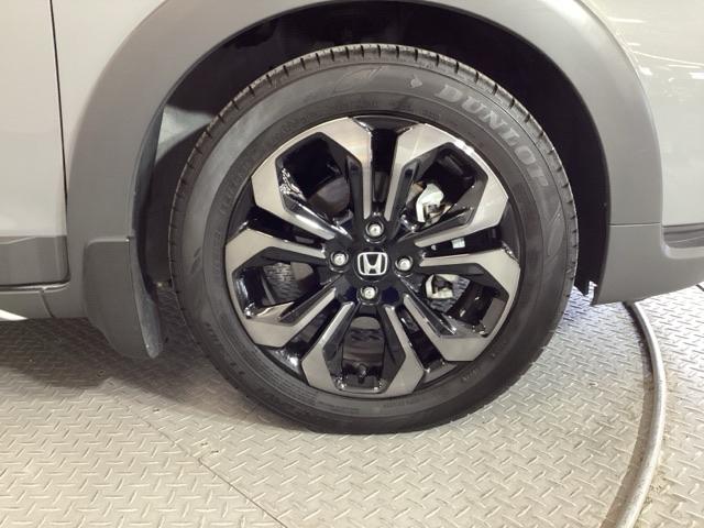純正アルミホイールです。足元が引き立つので、車全体のイメージがアップしますよ！
