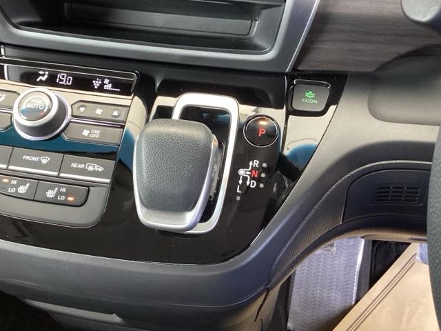 フリードハイブリッド ハイブリッド・Ｇホンダセンシング　純正ナビ　フルセグ　６人乗り　ＢＬＵＥＴＯＯＴＨ　車線逸脱防止　Ｗエアバッグ　ミュージックプレイヤー接続可　クルコン　ＤＶＤ再生　Ｒカメ　ドライブレコ　Ｓヒーター　ナビＴＶ　ＬＥＤライト　ＶＳＡ（14枚目）