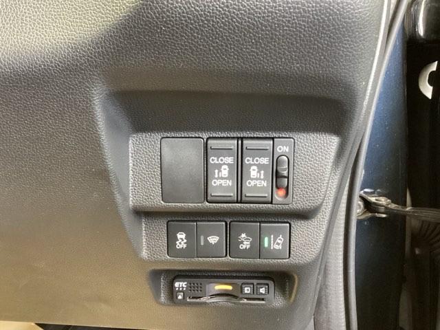 フリードハイブリッド ハイブリッド・Ｇホンダセンシング　純正ナビ　フルセグ　６人乗り　ＢＬＵＥＴＯＯＴＨ　車線逸脱防止　Ｗエアバッグ　ミュージックプレイヤー接続可　クルコン　ＤＶＤ再生　Ｒカメ　ドライブレコ　Ｓヒーター　ナビＴＶ　ＬＥＤライト　ＶＳＡ（16枚目）