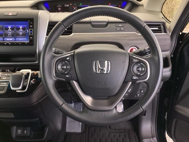 フリードハイブリッド ハイブリッド・Ｇホンダセンシング　純正ナビ　フルセグ　６人乗り　ＢＬＵＥＴＯＯＴＨ　車線逸脱防止　Ｗエアバッグ　ミュージックプレイヤー接続可　クルコン　ＤＶＤ再生　Ｒカメ　ドライブレコ　Ｓヒーター　ナビＴＶ　ＬＥＤライト　ＶＳＡ（18枚目）
