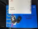ハイブリッドＺ・ホンダセンシング　純正ナビ　フルセグ　リアカメラ　レーダーサポート　ＤＶＤ再生機能　横滑り防止システム　バックアイカメラ　盗難防止装置　シートヒーター付　スマ－トキ－　ＥＣＯモード　パワーウィンド　サイドエアバッグ（26枚目）