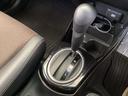 シンプルでとても使いやすいフロアシフトに、パーキングブレーキはハンドタイプのサイドブレーキです。
