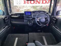 �ɥ饤�С����濴�˼����˼꤬�Ϥ����֤ˣ��ԥ��쥯�ȥ�С��䥨�������͡��������å��ʤɤ����֡��������ͥ��Ƥ��ޤ� 2