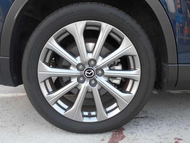 ＣＸ－８０ ３．３　ＸＤ　Ｌパッケージ　ディーゼルターボ　試乗車アップ　ＥＴＣ　ＢＯＳＥ　３６０°シースル　アルミホイール　電動リアゲート　パワーシート　スマートキー　アイドリングストップ　オートマチックハイビーム　アダプティブクルーズコントロール（17枚目）