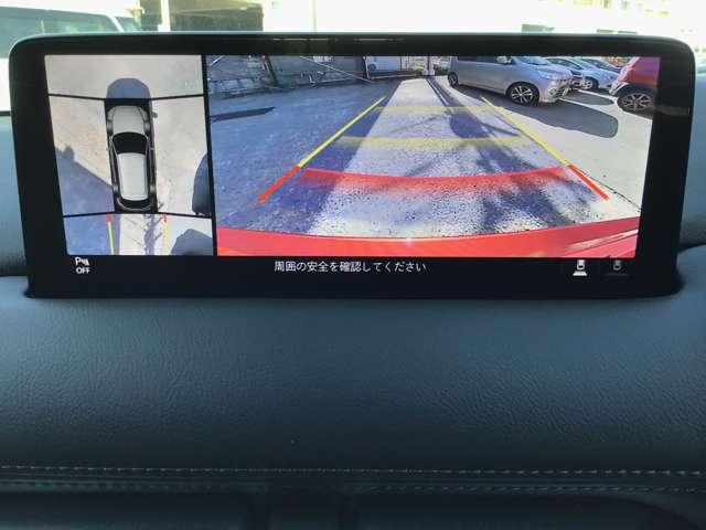 ３６０°ビューモニターでは前後左右４つのカメラ映像をさまざまな走行状況に応じて切り替えてセンターディスプレイに表示することで、駐車時や狭い道でのすれ違い時、見通しの悪い交差点進入時でも安心感を高めます