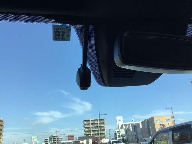 今話題のドライブレコーダーも付いています。