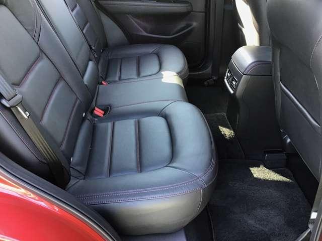 ２列目シートもゆったりくつろげる空間になってます。