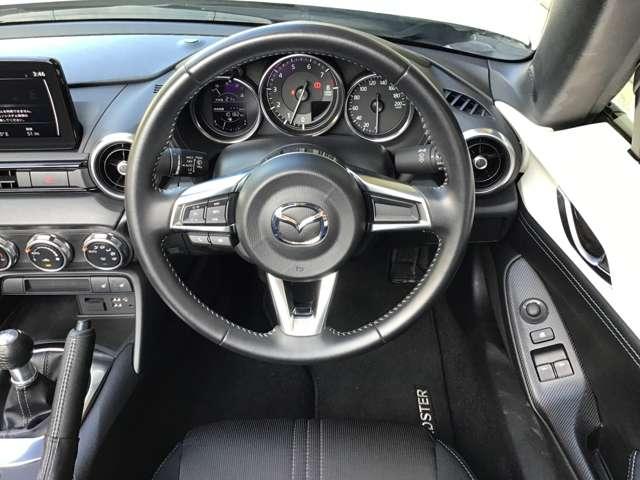 ハンドルも手にしっくり馴染み、握りやすくしっかり車の情報が伝わってきます。