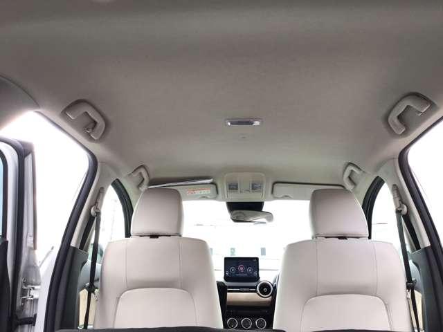 天井も綺麗です☆私は中古車を見るときに天井を良く見るようにしています☆ここが綺麗な車は車内が綺麗なことが多いです☆