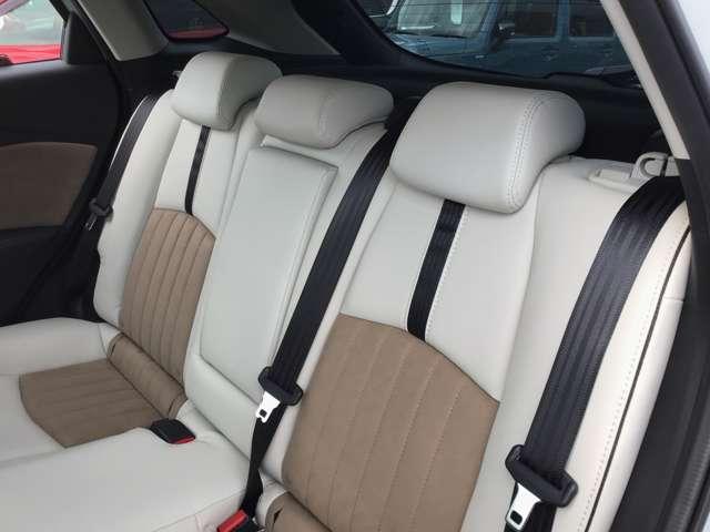 ☆後部座席シート廻り☆　☆リアシートも快適な乗り心地☆シ-トの乗り心地が良く、旅行など長距離運転にも向いています。