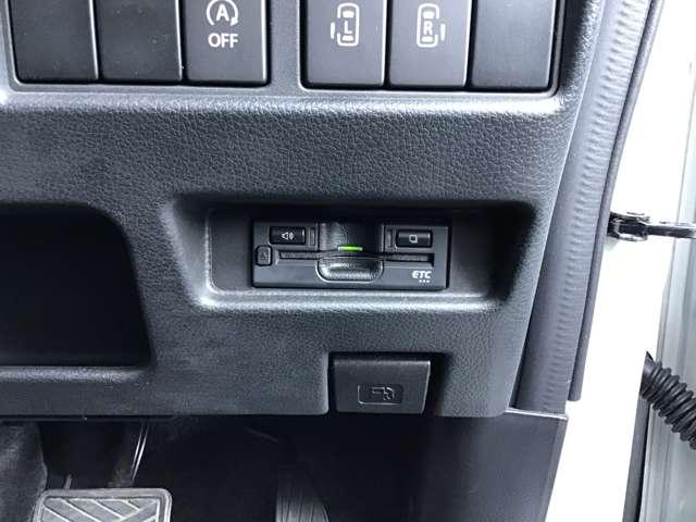 ＥＴＣが装着されています。再セットアップ後高速道路の料金所をノンストップで通過できて大変便利です。