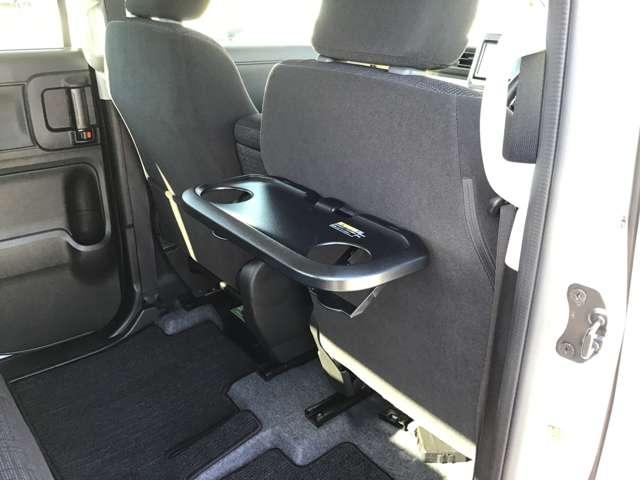 ドリンクホルダーもきちんと２人分。