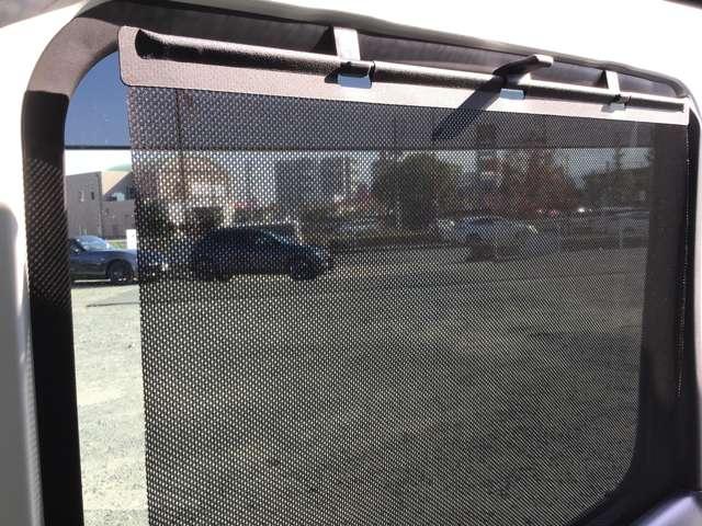 リアサンシェード付き